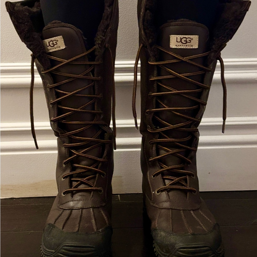 Ladies UGG Tall Adirondack Boots
US 8 || Chocolate Brown